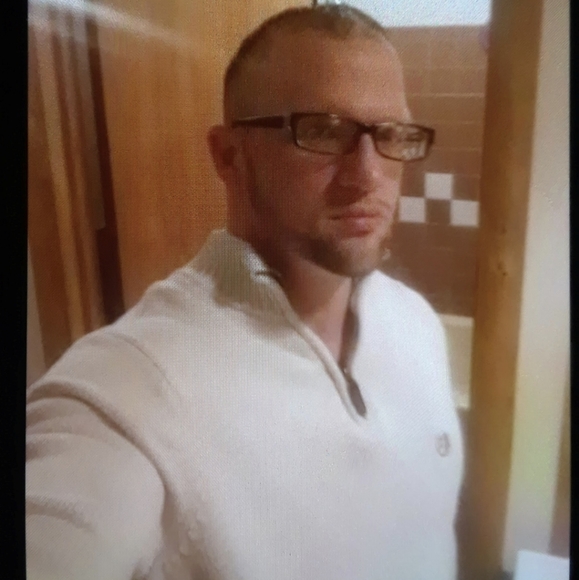 Meet your Posher, Joshua - Picture 3 of 3